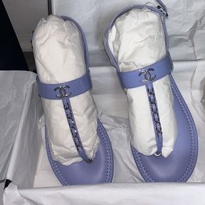 Brand New Chanel thong sandals patent calfskin light purple size 41 women’s